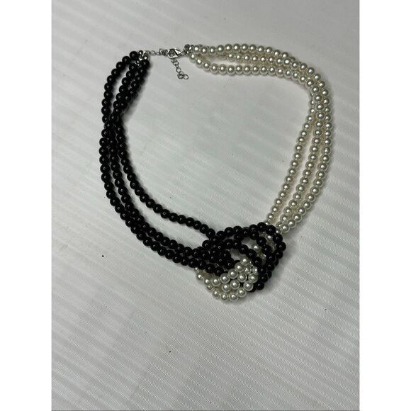 Fashion Heavy Black & White Beaded Necklace - Picture 5 of 5